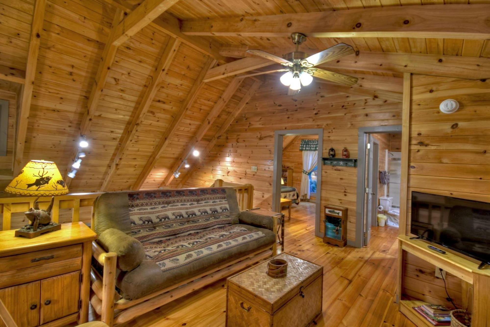 K6 Lodge Gather Around The Firepit Soak In The Hot Tub And Splash In The Creek Blue Ridge Exterior foto